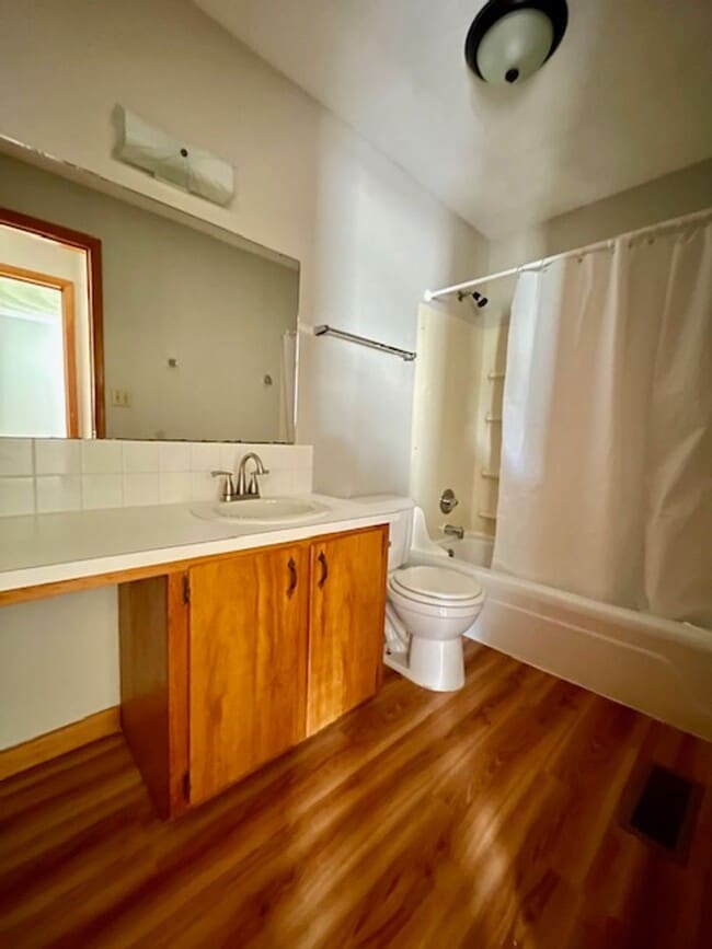 Photo - ASHLAND  - PERFECT One Bedroom Available! Unidad 111