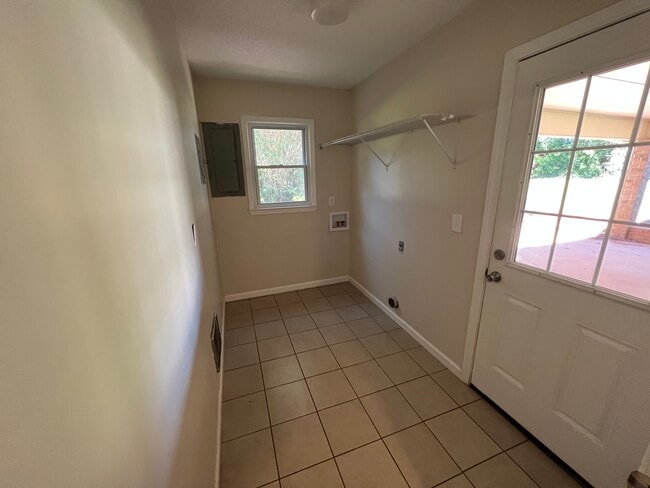 Photo - 3751 Robinson Dr