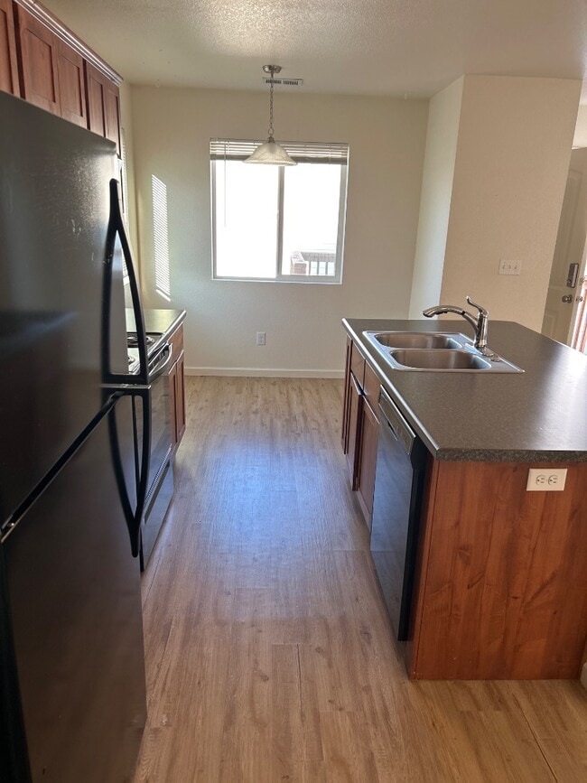 Photo - 624 W 4th St