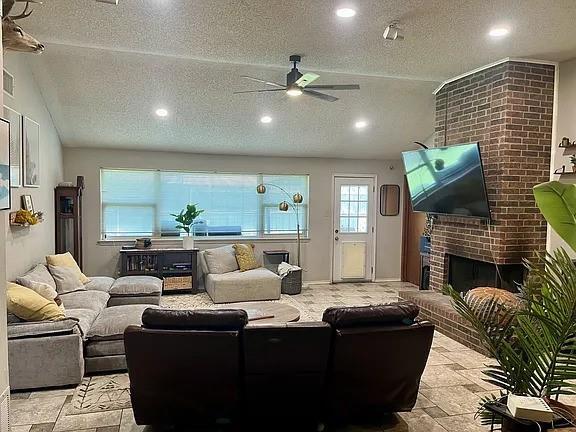 Photo - 304 Springridge Ln