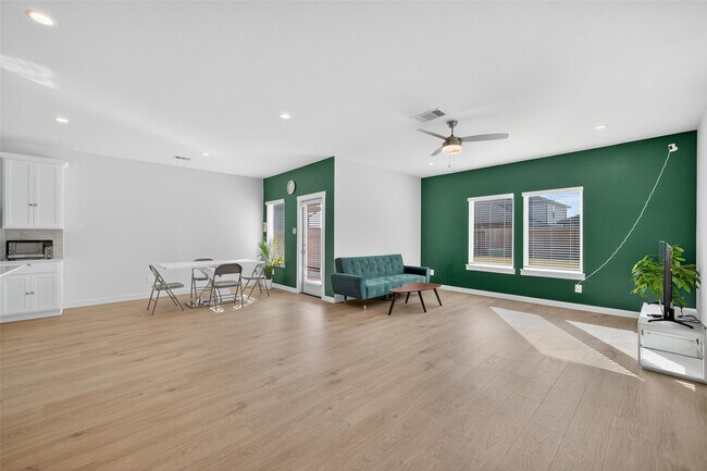 Photo - 30611 Castle Cove Dr