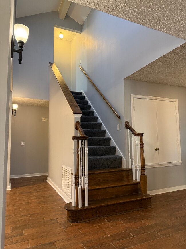 Photo - 1020 Mcdale Ln