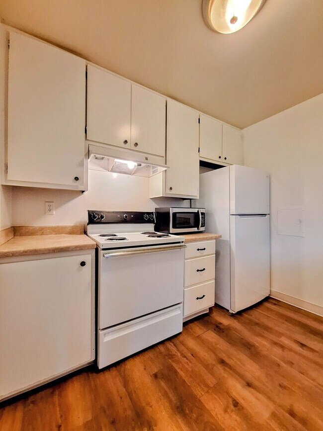 Photo - Ground Floor 2bd Condo With On-site Laundry, Carport, & Pool! Unit 1