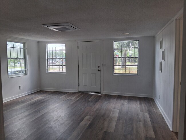 Photo - 2904 Moncrief Rd