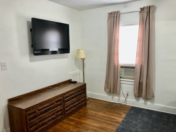 Photo - 210 E North St