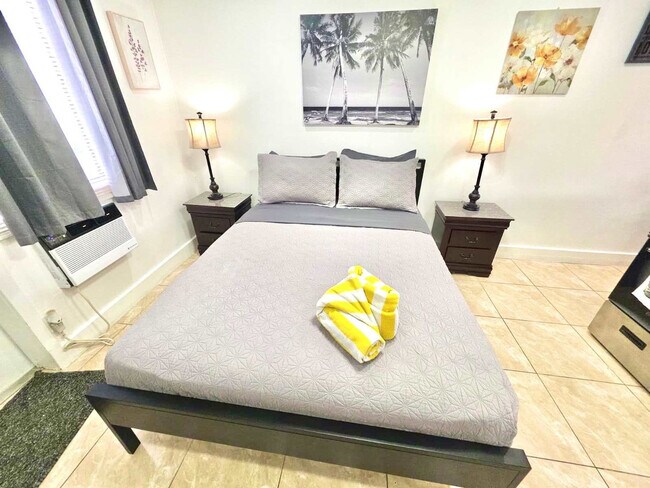 Building Photo - 342 Van Buren St Unit SI FL1-ID1520235P