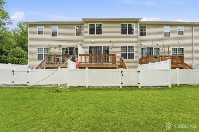 Photo - 105 Pearce Ln