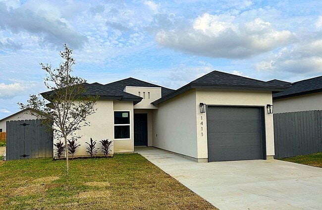 Building Photo - 1411 Los Estribos Dr