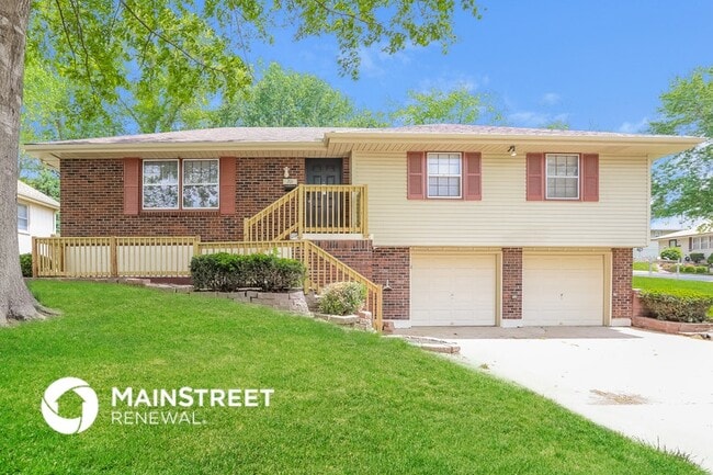 Photo - 701 N Redwood Dr