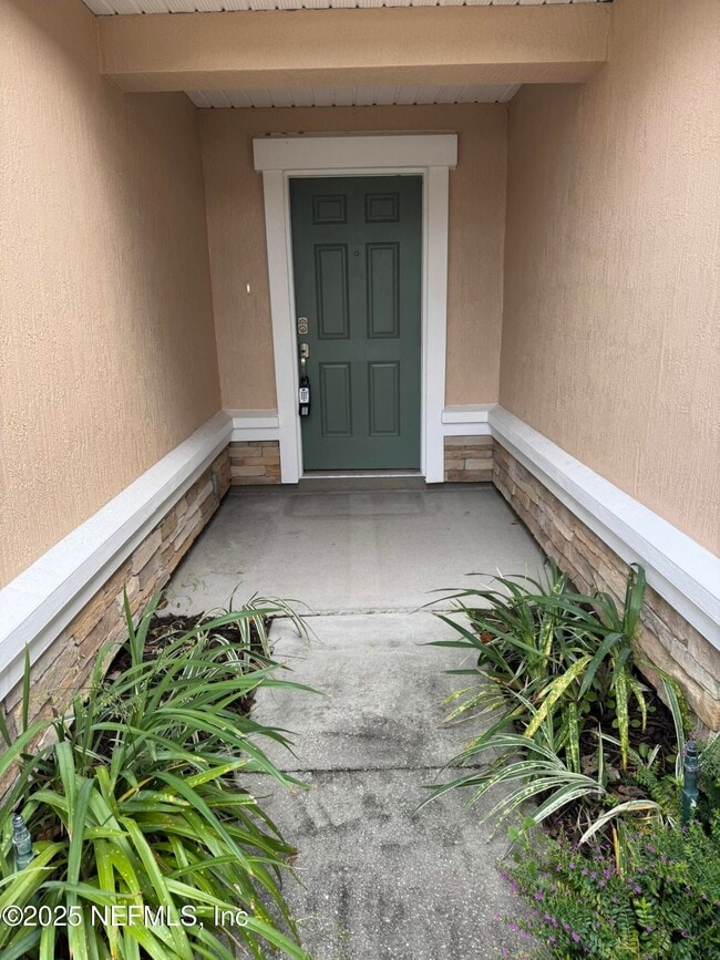 Photo - 348 Auburn Oaks Rd E