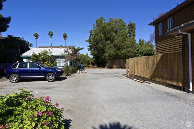 Photo - 3225 Scriver St
