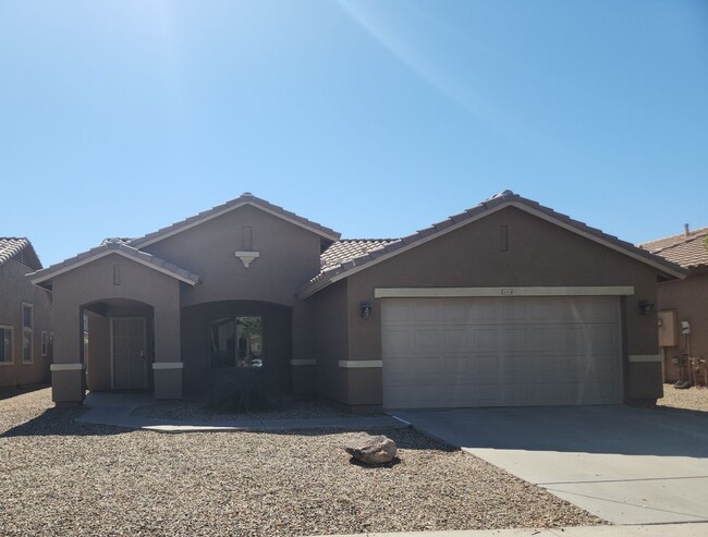 Stunning 3 bed, 2 bath located in Surprise! - Stunning 3 bed, 2 bath located in Surprise! House