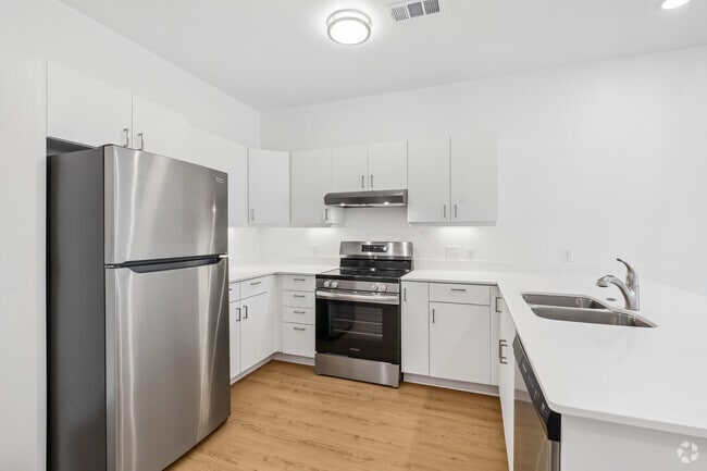 2BR, 1BA - 925SF - Kitchen
