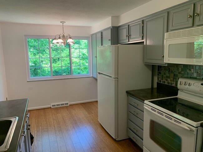 Photo - 111 Little Glen Dr