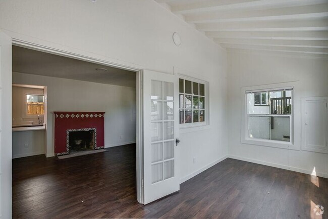 Building Photo - Spacious 2 bed/1 bath Luxury Casita, Age R... Rental