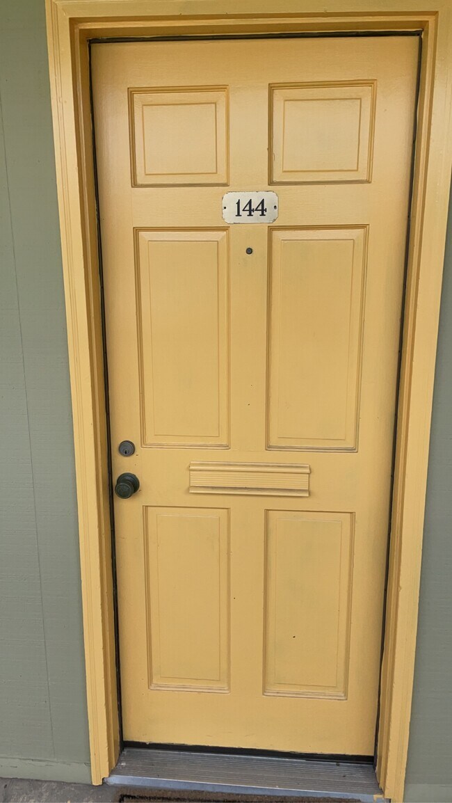 Photo - 807 W Trinity Ave Unidad Furnished Condo