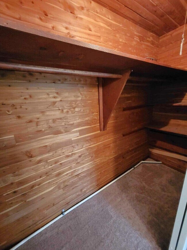 Photo - 706 Maple St