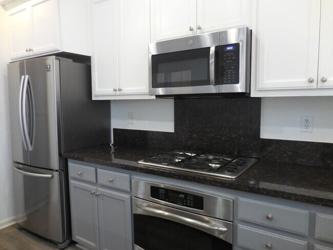 Photo - **SPECIAL! One Month Free!** - Spacious Madison Townhome Near Travis AFB with Solar & Garage