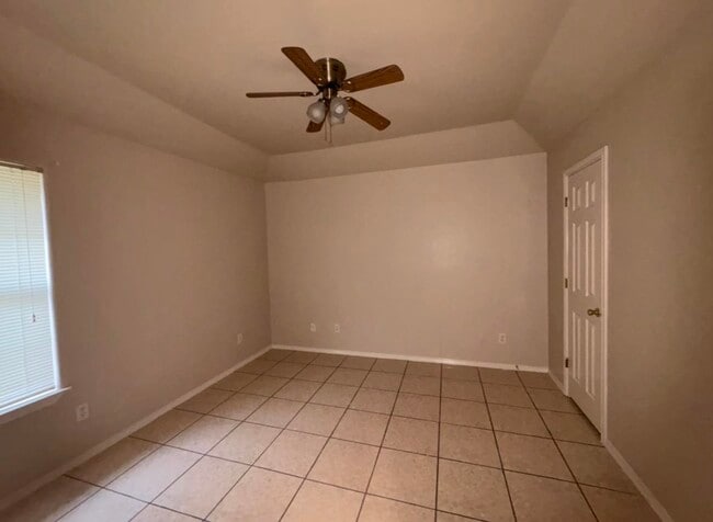 Photo - 121 Ramon Cardenas Dr