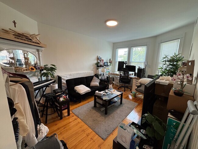 Building Photo - 1431 Cambridge St Unit 6 Rental