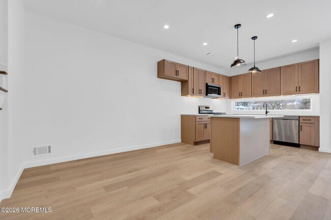 Photo - 211 Dewitt Ave