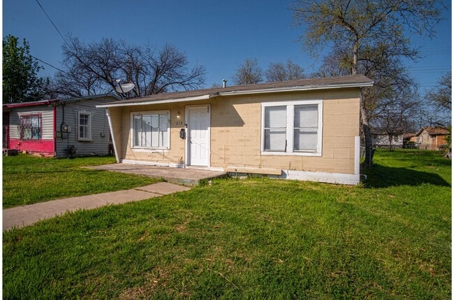 Photo - Great Home Near AT&T Center and Downtown!