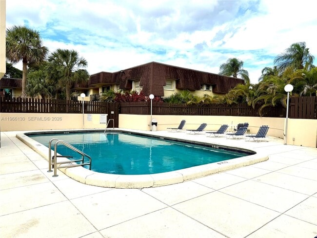 Photo - 13710 SW 90th Ave Unidad C