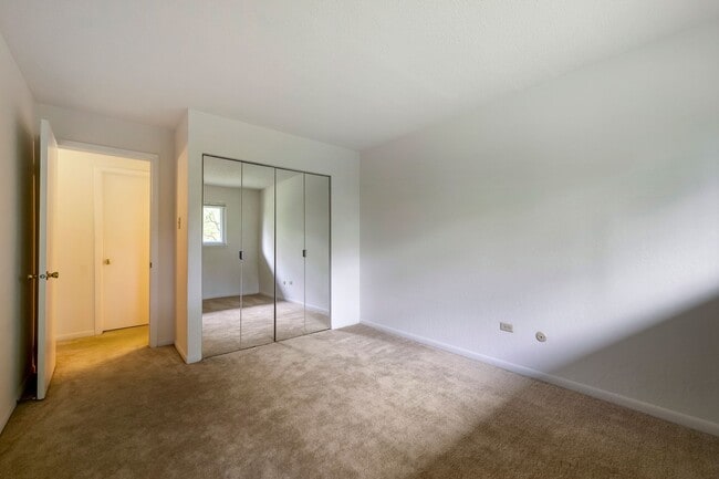 Bedroom - Laurels - Willow Hill Apartments
