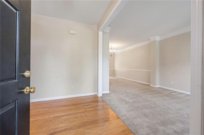Photo - 3852 Roxfield Dr NE