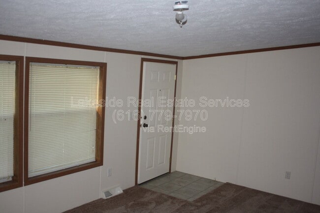 Photo - 10500 21 Mile Rd NE