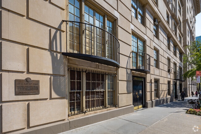 Photo - 130 E 67th St