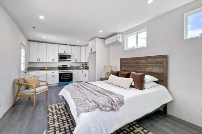 Photo - 1059 Emory St Unidad 2