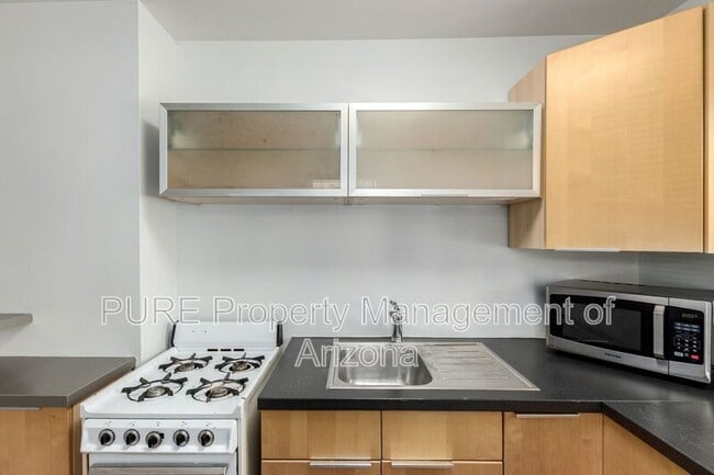 Photo - 912 E Montebello Ave