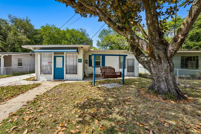 Photo - 3233 Dellwood Ave