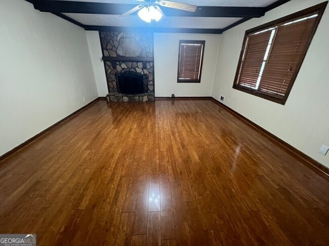 Photo - 916 Curry Cir SE