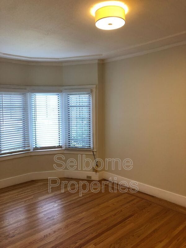 Photo - 4018 Broadway