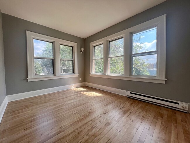 Building Photo - 3326 Fremont Ave N Unit #1