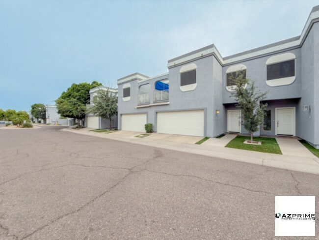 Building Photo - Welcome to this beautifully maintained 2/2.5 condo in Phoenix!