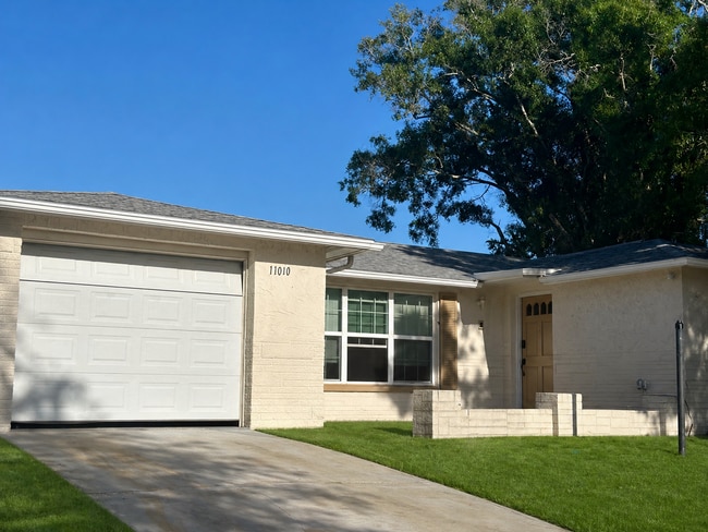 Building Photo - 11010 Tamarix Ave