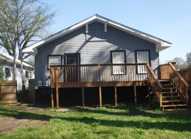 Photo - 8416 Division Ave