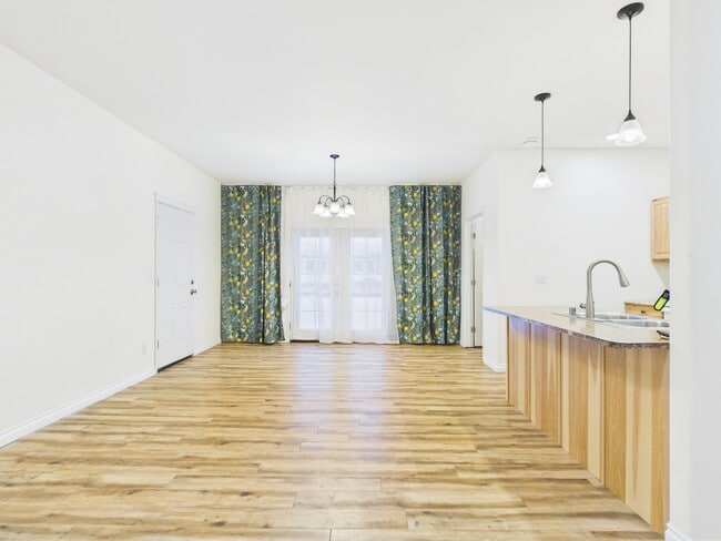 Photo - 835 Marquette Loop