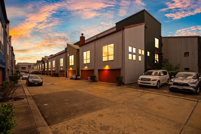Building Photo - 6908 Yellowstone Way Dr