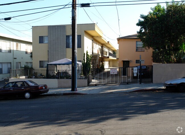 821-825 Victor Ave