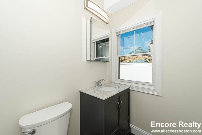 Photo - 174 Fulton St