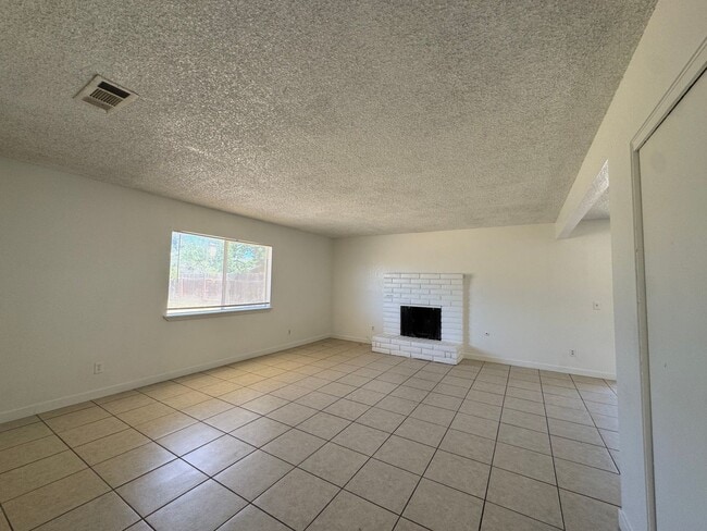 Photo - 205 Ashlan Way