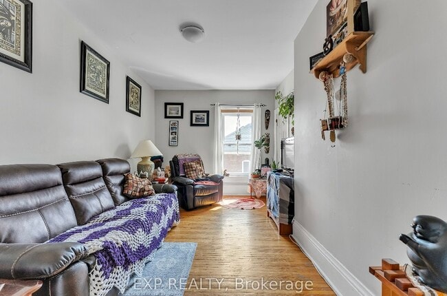 Building Photo - 44 Catharine St Unit B