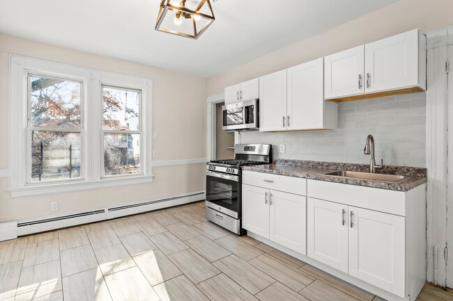 Photo - 202 N 1st St