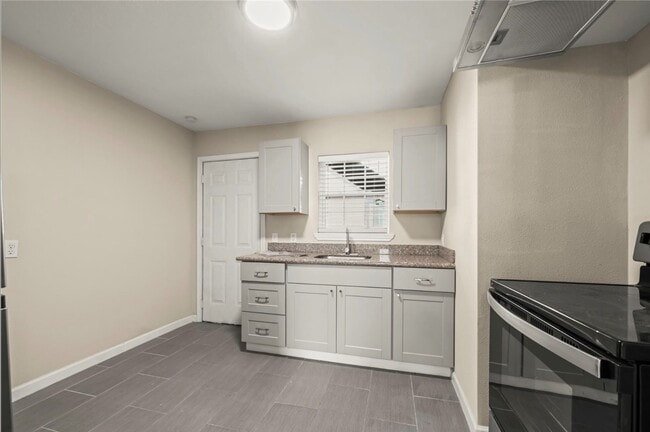 Photo - 2803 Cleburne St Unit 3
