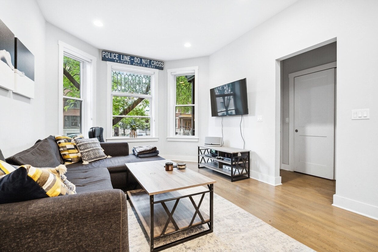 Photo - 3711 N Racine Ave (Chicago, IL)