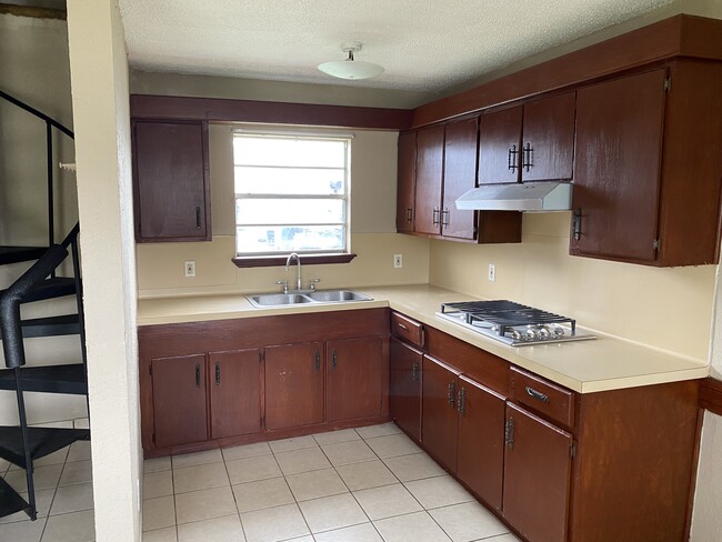 Photo - 985 N Iowa Ave